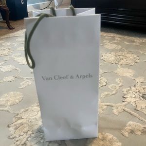 Md shopping bag, hard to acquire due to limited boutiques!!